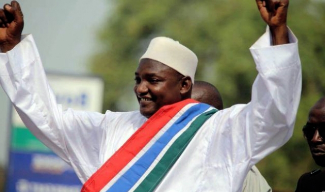 Gambie: le président élu Adama Barrow sera investi comme prévu