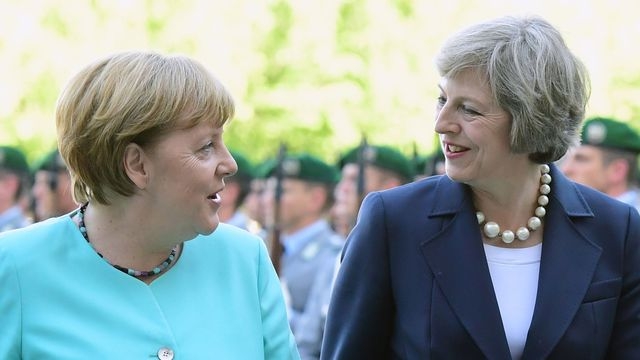 Merkel et May s'affrontent sur le Brexit