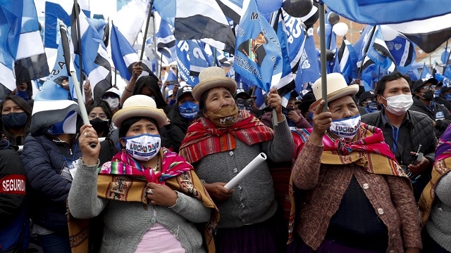 Les Boliviens élisent leur président un an après la démission de Morales