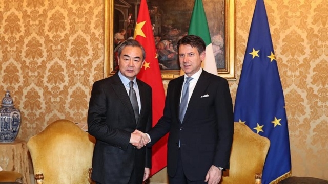 Le ministre chinois des A.E. appelle à renforcer la coopération sino-italienne