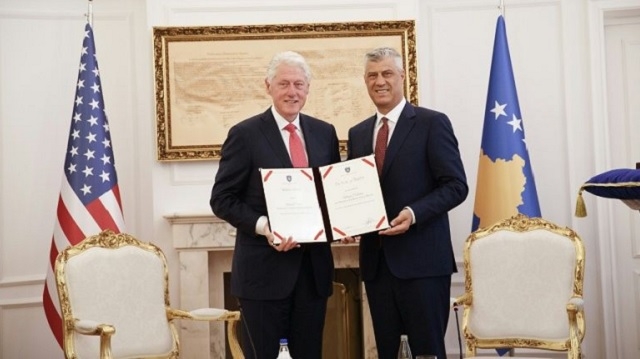 Kosovo: Clinton en invité d'honneur pour fêter 