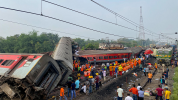 Inde : au moins 288 morts dans un accident ferroviaire, “l’un des pires” dans le pays depuis des années