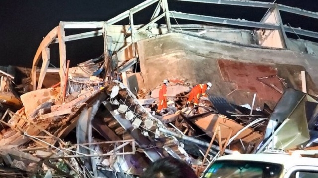 Chine: Près de 30 personnes toujours sous les décombres d'un hôtel