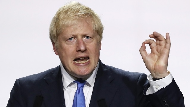  Johnson campe sur sa promesse d'un Brexit rapide