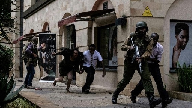 Kenya: au moins 15 morts dans une attaque jihadiste, l'opération de police continue