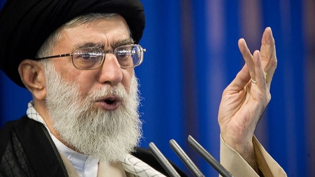 Khamenei réclame l'union nationale devant les sanctions US