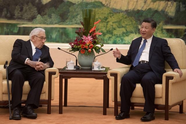 Le président chinois rencontre Henry Kissinger à Beijing 
