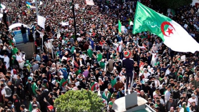Manifestation monstre à Alger pour exiger le départ de Bouteflika