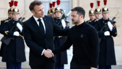 Guerre en Ukraine : Macron accueille Zelensky et l’Europe n’entend pas lever les sanctions contre la Russie