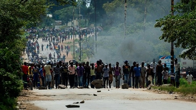 Zimbabwe: les manifestations contre la hausse des prix du pétrole font des morts