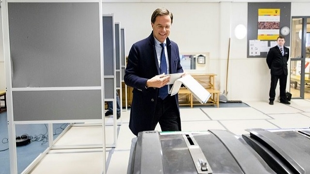Pays-Bas: le Premier ministre perd sa majorité au sénat, les populistes 2e