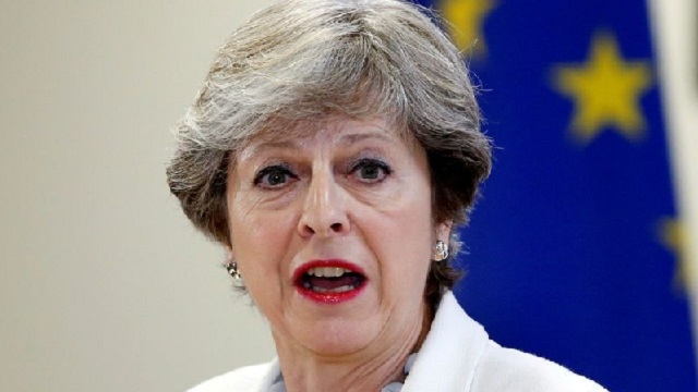 Un complot visant la PM Theresa May déjoué, selon Sky News