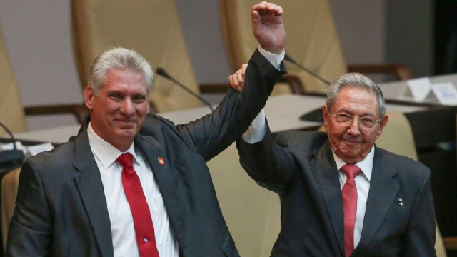 Diaz-Canel promet de poursuivre l'oeuvre des Castro, Washington 