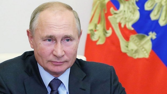 Russie : Vladimir Poutine signe la loi l'autorisant à faire deux mandats de plus
