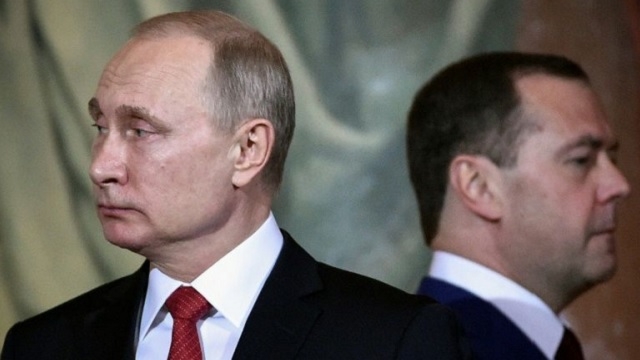 Poutine annonce une révision de la Constitution et nomme un nouveau Premier ministre
