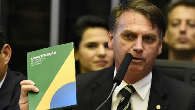 Brésil: Bolsonaro invoque Dieu et la Constitution au Parlement