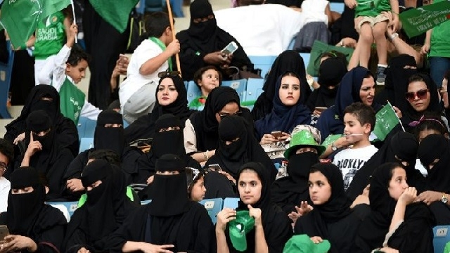 Des Saoudiennes pour la première fois au stade pour un match de foot