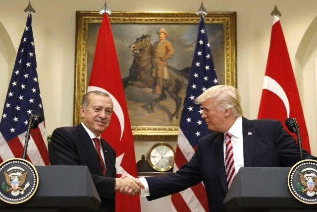 Pour leur premier tête-à-tête, Trump et Erdogan se promettent leur amitié