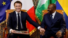 Afrique : Emmanuel Macron a commencé sa tournée au Gabon