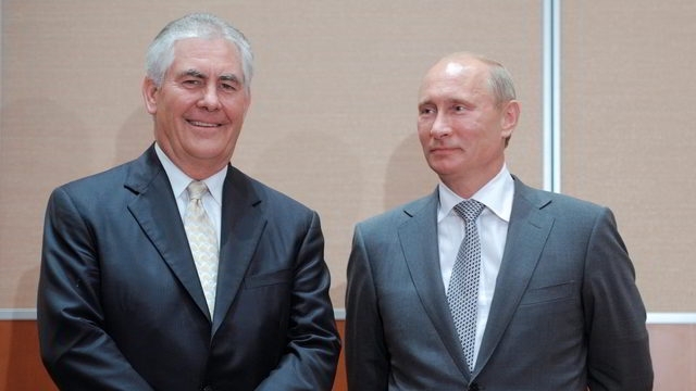 Poutine reçoit Tillerson au Kremlin dans un climat glacia